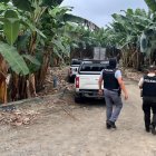 En la parroquia El Retiro, un sospechoso fue abatido y la policía allanó una casa.