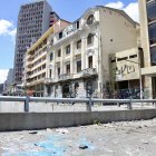 Los edificios del siglo  XX están abandonados y saqueados.