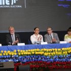 El CNE cerró la jornada con una participación superior al 80 % y dio inicio al escrutinio público, cuyos resultados preliminares se difundirán desde las 19:00 a través de su página web y aplicaciones oficiales.