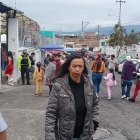Tras la lluvia, los electores acudieron al mediodía, cuando comenzaron las aglomeraciones en Ambato.