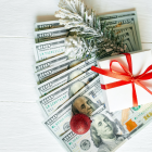 El décimo tercer sueldo es una remuneración adicional anual que reciben todos los trabajadores bajo relación de dependencia en Ecuador.