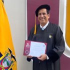 José Francisco Cevallos obtiene posgrado y deja emotiva carta familiar.