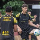 Gastón Campi (d) defensor central de Barcelona SC.