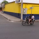 El hecho violento sucedió en los exteriores de un local de una cadena de supermercados.