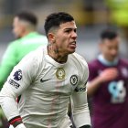 Enzo Fernández, volante argentino de Chelsea, es una de las figuras en la Premier League.