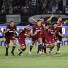 Jugadores de Lanús festejaron la concesión de la Copa Sudamericana 2025.