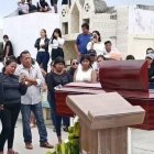 La despedida al comunicador comunitario Robinson Del Pezo en el cementerio de La Libertad.