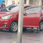 Carro en el que se movilizaba el guía penitenciario Ángel Maldonado, con cuatro impactos de bala tras el ataque registrado en Santas Vainas, Esmeraldas.