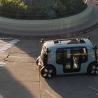 Zoox, el robotaxi sin volante de Amazon, inicia pruebas públicas en la ciudad californiana.