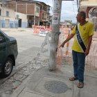 Don Navas señala el lugar donde los vecinos dejan la basura para su recolección, el cual luce sin rastros de desechos.