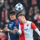 Piero Hincapié (i), defensor del Arsenal.