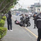 La Policía acordonó la escena y agentes de Criminalística levantaron indicios balísticos.