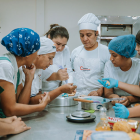 Los nuevos programas municipales buscan aliviar la economía de las familias y ampliar el acceso a formación gratuita en Guayaquil.