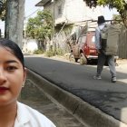 Karla Alexandra Loor Cruz fue asesinada en esta vereda mientras conversaba con sus familiares. Los sicarios fueron directo a ella.