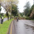 Quito: deslizamiento de tierra hoy en av. Sena entre Velasco Ibarra Maldonado.