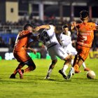 Barcelona empató en campo de Libertad.