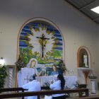 En el altar, bajo Cristo Crucificado está representada santa Narcisa de Jesús. En el templo guayaquileño también hay dos efigies de ella.