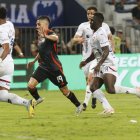 Emelec cayó 2-1 en casa contra Liga de Quito en la semifinal (ida) de la Copa Ecuador.
