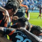 Emelec enfrenta a Liga de Quito en el Rodrigo Paz.