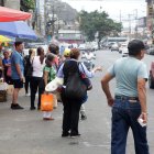 En la avenida Samuel Cisneros, centro de Durán, algunos usuarios esperaban por una unidad de la línea 18.