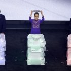 WASHINGTON (United States), 05/12/2025.- (From L) US President Donald Trump, Mexican President Claudia Sheinbaum and Canadian Prime Minister Mark Carney draw the balls for the three co-host countries during the FIFA World Cup 2026 Final Draw at the Kennedy Center in Washington DC, USA, 05 December 2025. (Mundial de Fútbol) EFE/EPA/SHAWN THEW