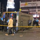 La plataforma de una chiva se desprendió en plena farra.