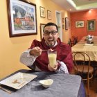 El rosero quiteño, servido frío y con frutas, en estos días se puede degustar en la tradicional heladería San Agustín.