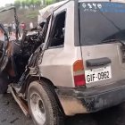 Vehículo siniestrado tras el choque entre un automóvil particular y un camión tanquero en la vía Santo Domingo–Quinindé, donde una persona perdió la vida.