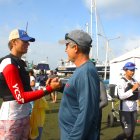 Los fanáticos felicitaban a Tadas Koreiva, el ecuatoriano que se proclamó campeón mundial juvenil.