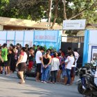 En la unidad educativa Manuela Cañizares de la parroquia urbana Santa Rosa del cantón Salinas, un árbol se desplomó cuando los estudiantes estaban en clases