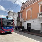 Los trolebuses renovados ya prestan servicio, aunque su adquisición está bajo revisión oficial.