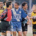 Eduardo Smith (c) en un Clásico del Astillero.