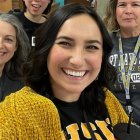 Nicole Hernandez, conocida como Nikki Baird (c), está envuelta en la pólemica.