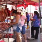 En los alrededores del camal, muchas familias tienen sus negocios de venta de carne.