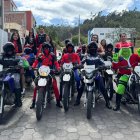 Superhéroes en motos sorprenden a Ambato: policías llevan alegría a barrios, parques y calles