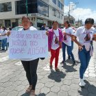 HOMBRES Y MUJERES SE SUMARON AL PLANTON QUE EXIGE JUSTICIA TRAS EL ASESINATO DE ALISON, UNIVERSITARIA ORIUNDA DE TENA.
AG-EXTERNO