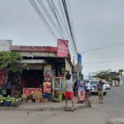 Un minimarket de Urbirrios fue blanco de la delincuencia. Uno de los empleados resultó herido