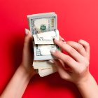 Las víctimas realizaron préstamos para pagar a la estafadora, con la esperanza de conseguir un puesto de trabajo.