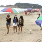 El feriado navideño con presencia moderada de turistas en los balnearios de Santa Elena