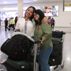 Luz María arribó al aeropuerto internacional de Guayaquil el domingo 21. Allí la recibió una amiga.