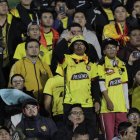 Los hinchas de Barcelona llegaron a varios estadios a apoyar a su equipo.