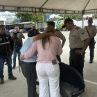 Después de la revisión médica, el adulto mayor fue devuelto a los familiares.