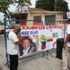 Los simpatizantes de Jorge Glas acudieron a la Unidad Judicial Penal para respaldar a Glas