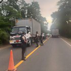 Policías realizan revisiones al ingreso de San Lorenzo.


ag - periodista
ag - granasa