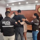 El hombre iba en su vehículo cuando fue interceptado por los criminales