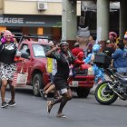 Las 'viudas' se pasean por la 6 de Marzo, en Guayaquil.