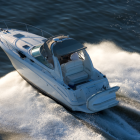 Imagen referencial de una lancha rápida en el mar.