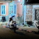 Varios de los fallecidos y heridos estaban en el exterior de una casa.