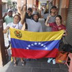 Ciudadanos venezolanos salieron a laborar este sábado con un semblante alegre.