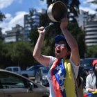 Ciudadanos venezolanos se congregaron en la Cruz del Papa, en La Carolina.
